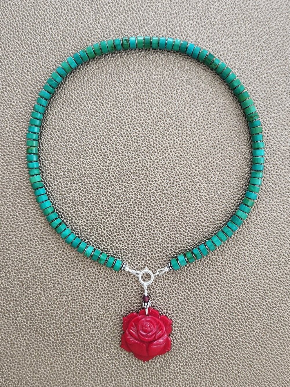 GREEN TURQUOISE HEISHI NECKLACE WITH ROSE PENDANT--16"